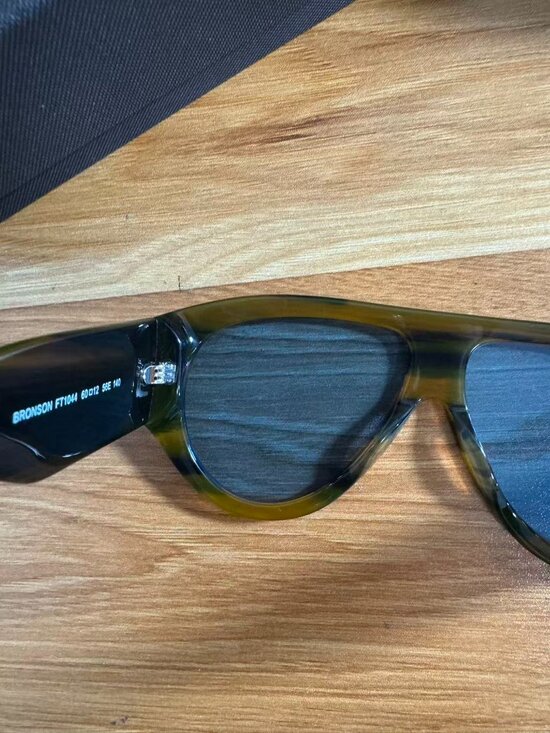 Tom Ford Bronson FT1044 Tortoiseshell Aviator Sunglasses with Gradient Blue Lens main image 7